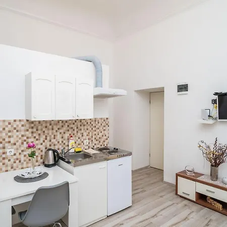 아파트 Best Location In *