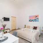 Best Location In דירה